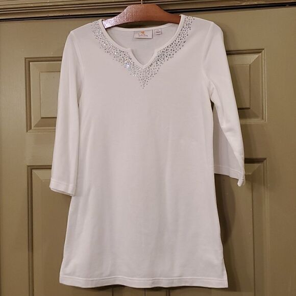 Quacker Factory white tunic with embellished v neckline - Picture 1 of 9